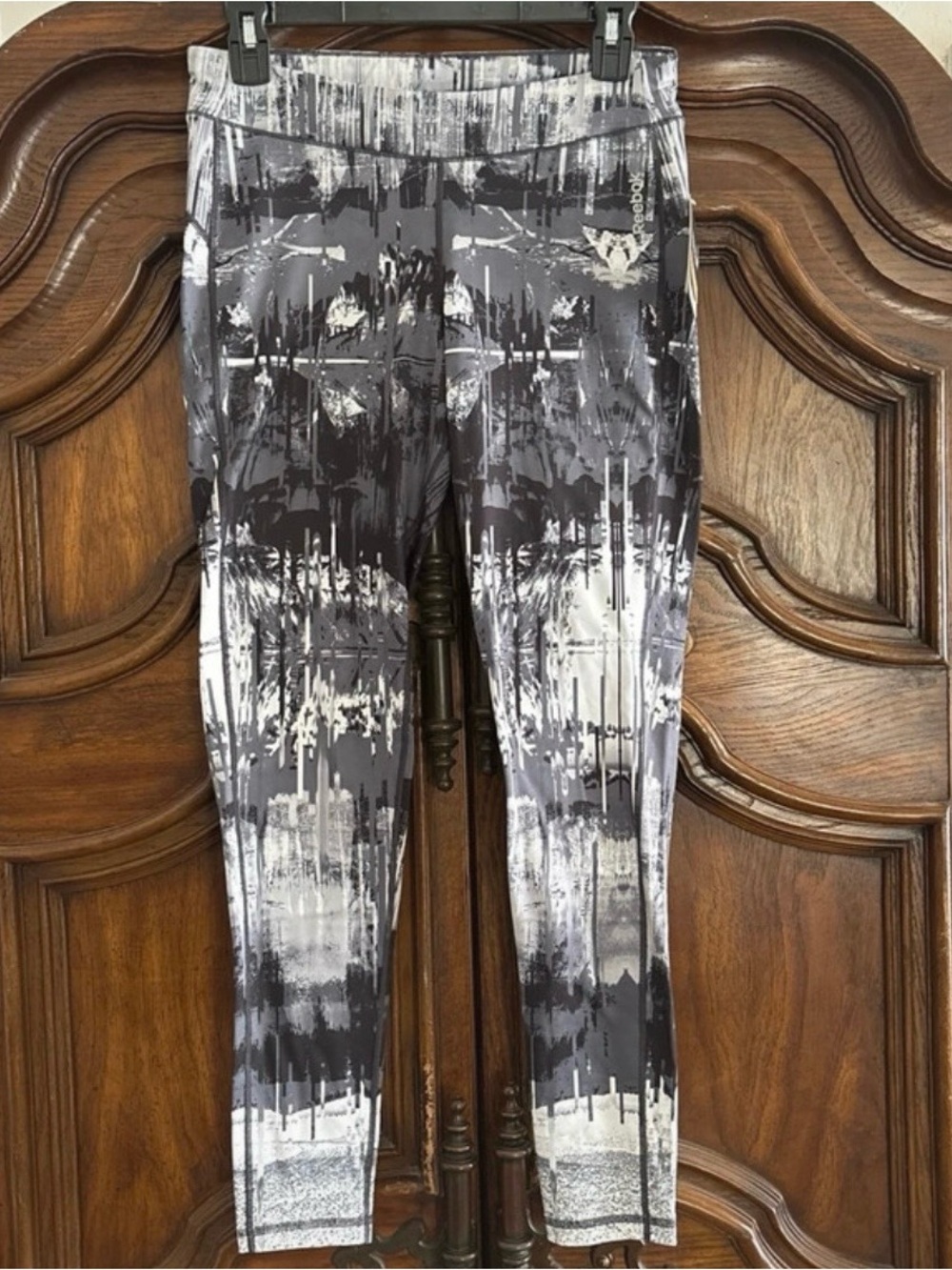 NWT Reebok abstract print Athletic
leggings